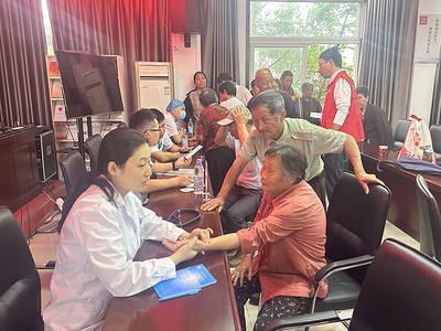 安徽省教科文衛(wèi)體工會(huì)組織勞模專家團(tuán)隊(duì)赴學(xué)校幫扶村開展送醫(yī)送藥義診與社會(huì)經(jīng)濟(jì)咨詢服務(wù)活動(dòng)